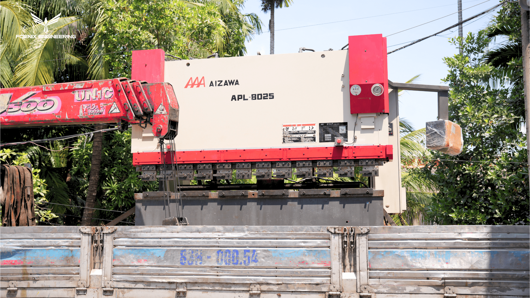 cẩu máy chấn về xưởng foenix
