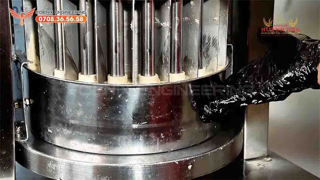 Chia bột theo công thức vỏ bánh mì Huynh Hoa