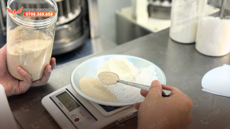 Công đoạn chuẩn bị nguyên liệu làm bánh mì 