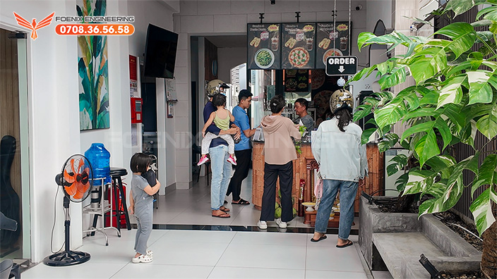 Chuỗi cafe tự làm bánh mì hay mua ngoài