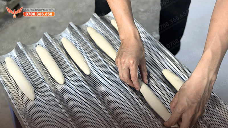 Công đoạn tạo hình bánh mì 