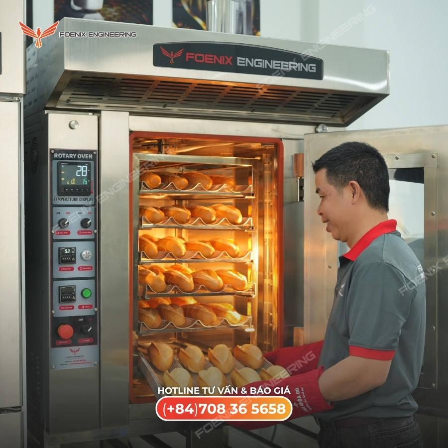 kiểm tra chất lượng bánh mì trong lò xoay