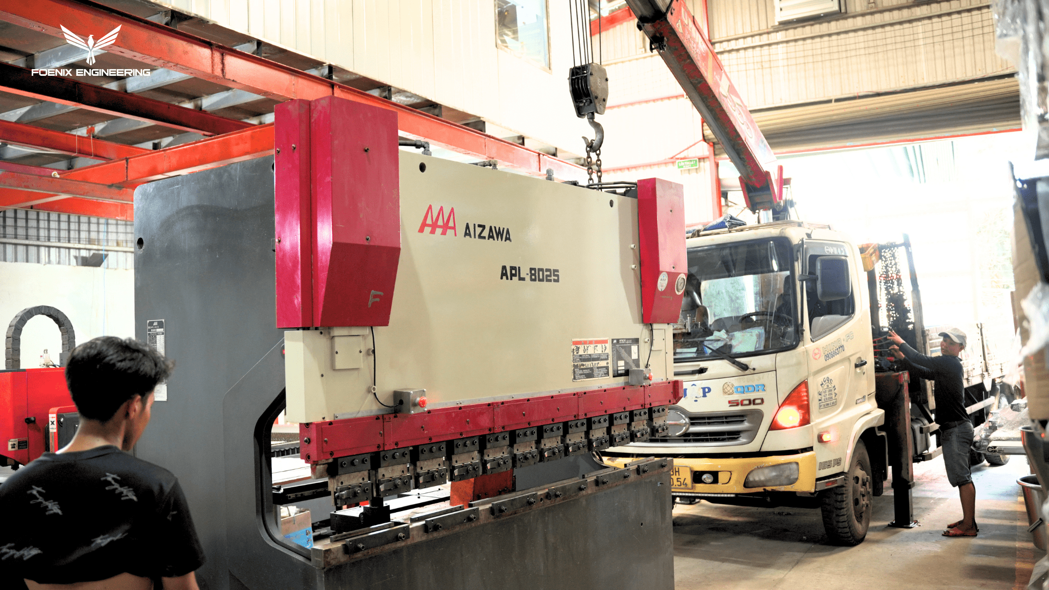 lắp đặt máy chấn aizawa tại xưởng foenix
