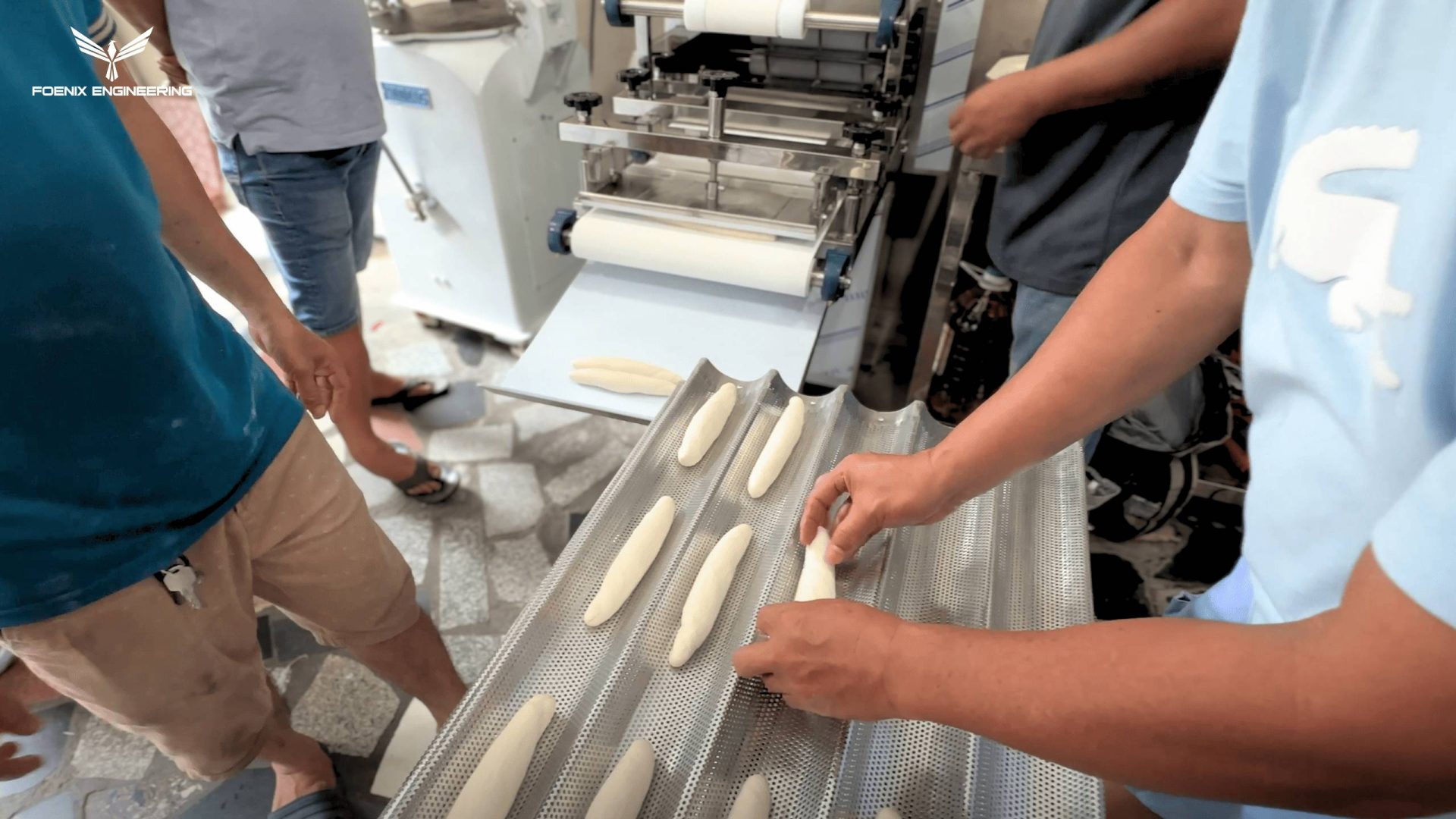 Lò bánh mì Lương Phan tạo hình ổ bánh mì 