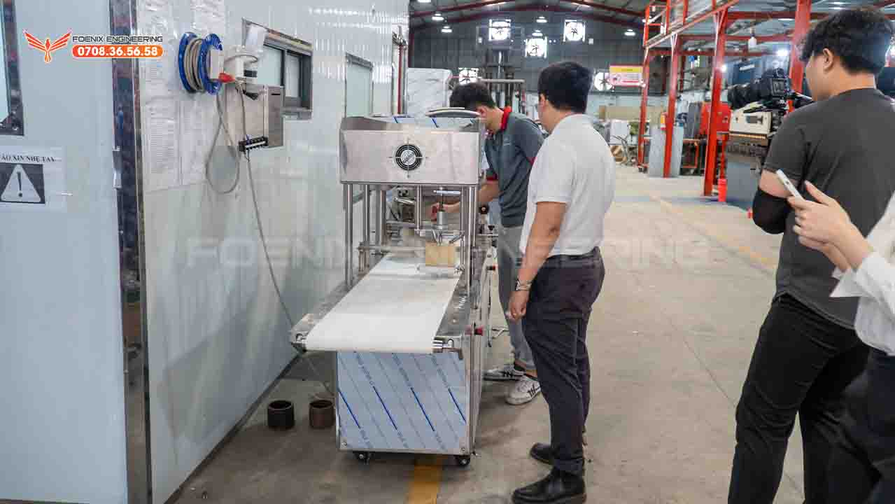 Chạy thử máy tự động làm bánh màn thầu