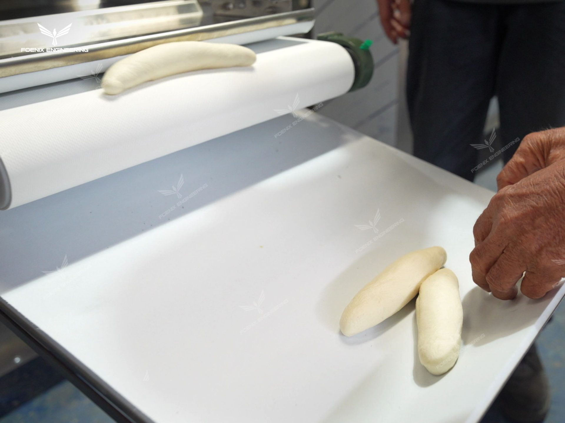 máy vê bột tạo hình bánh mì