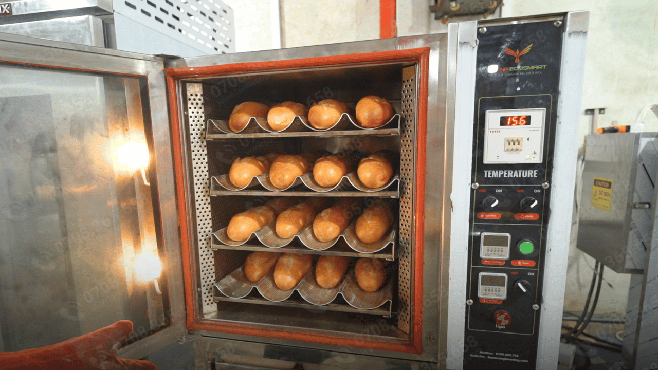 Nướng bánh mì tráng gương từ lò đối lưu