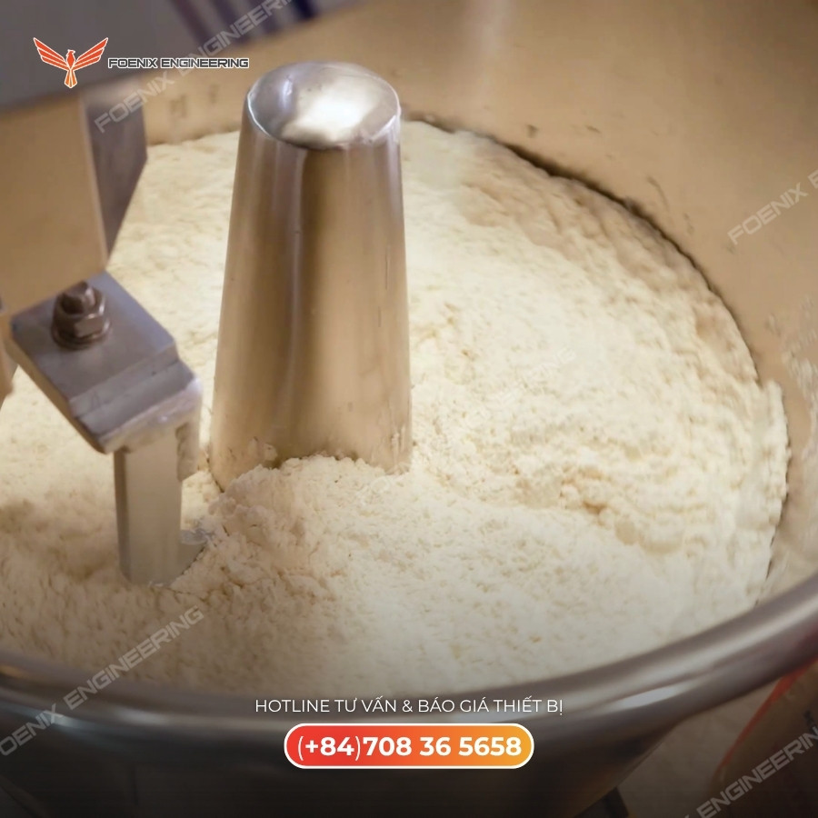 Máy trộn bột trong quy trình làm bánh mì đông 