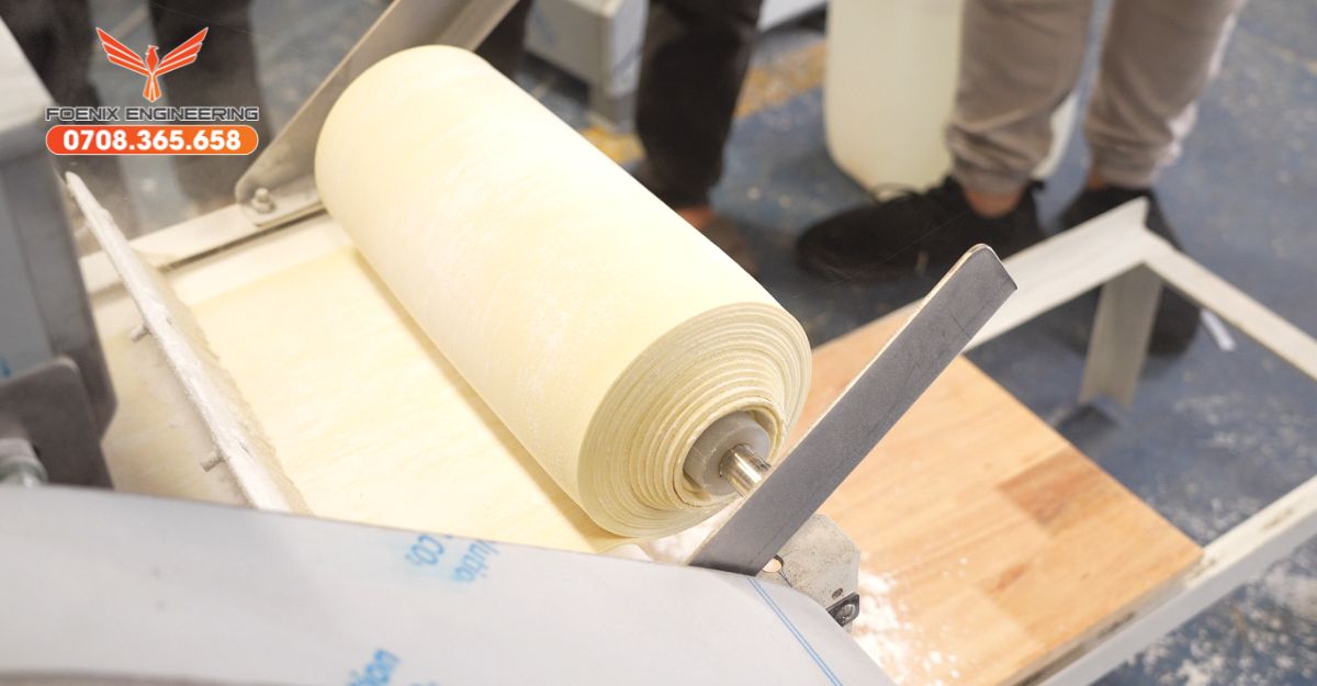 Giải pháp làm mì tươi không còn cuộn dải bột nặng thủ công