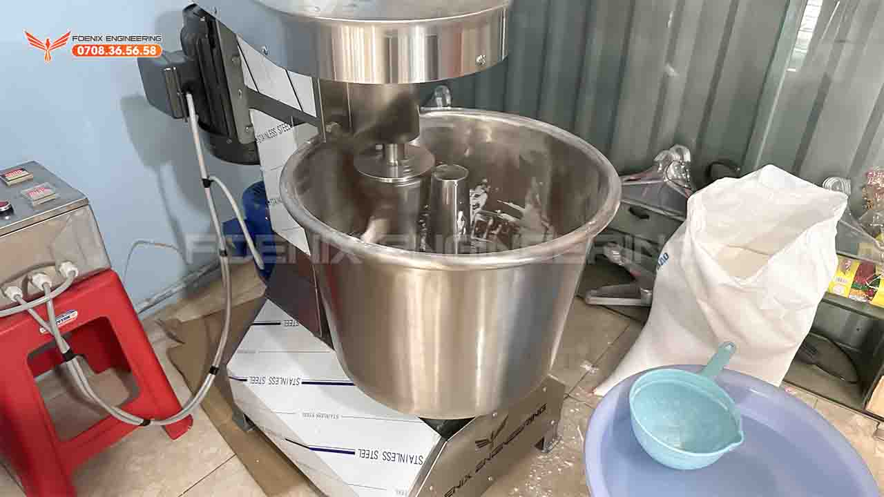 Trộn bột làm bánh bao màn thầu