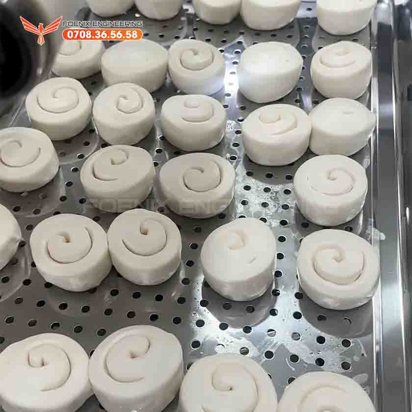 Vì sao chuỗi gà đầu tư máy làm bánh bao màn thầu